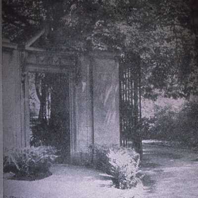 747 East Deerpath entrance gate
