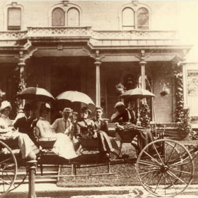 Carriage in front of Fairlawn