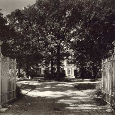Open gates to residence