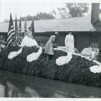 Lake Forest Day float