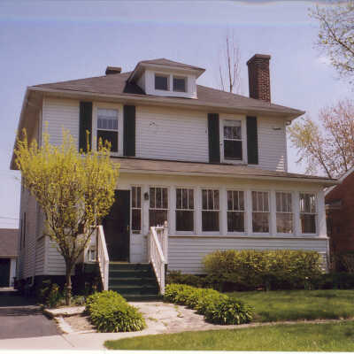 895 Oakwood