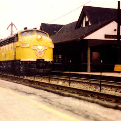The 400 yellow train