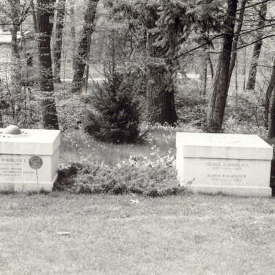 Lake Forest Cemetery