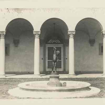 Villa Turicum fountain