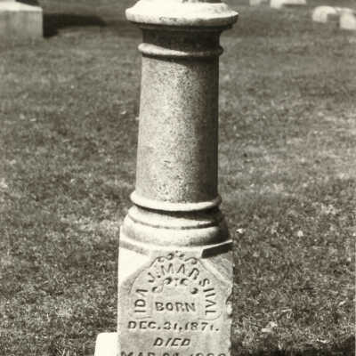 Ida. J. Marshall grave at Lake Forest Cemetery
