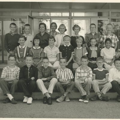 Everett School class photograph