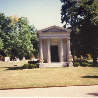 Lake Forest Cemetery