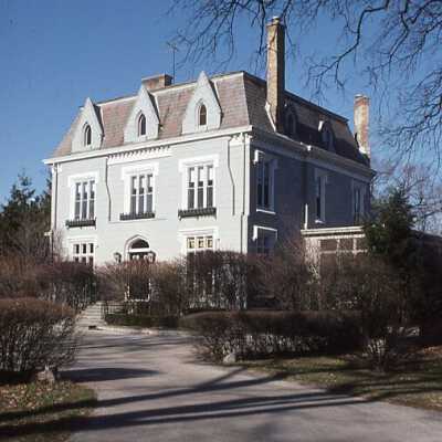 888 East Deerpath
