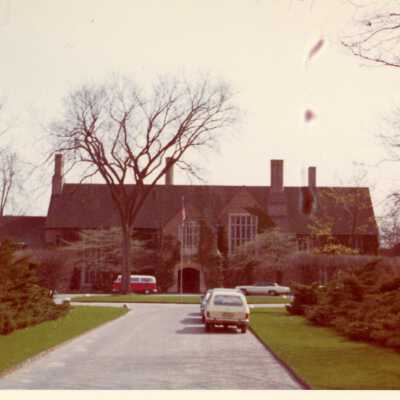 900 Armour Dr.