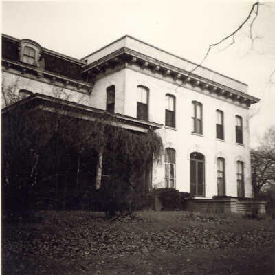Quinlan "The Evergreens" exterior