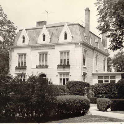 888 East Deerpath