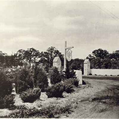 Knollwood Club entrance