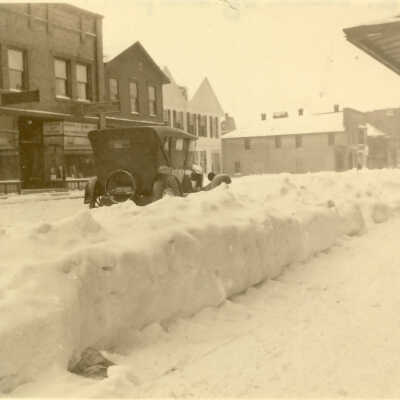 Deerpath in winter