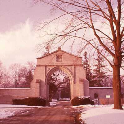 Lake Forest Cemetery gate