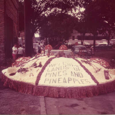 Lake Forest Day parade float