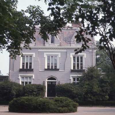 888 East Deerpath