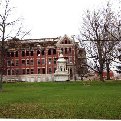 Barat College