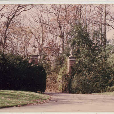 Thornedale Manor Gates
