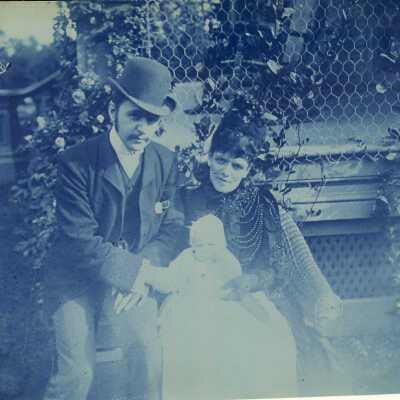 Reginald and Anna DeKoven with daughter