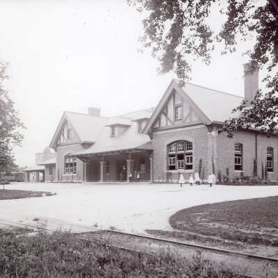Lake Forest Train Station