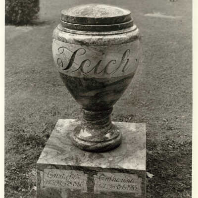 Teich family graves