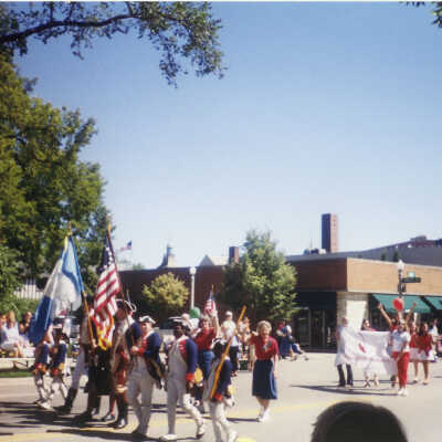 Revolutionary War-costumed marchers in Lake Forest Day Parade