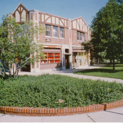 Lake Bluff business
