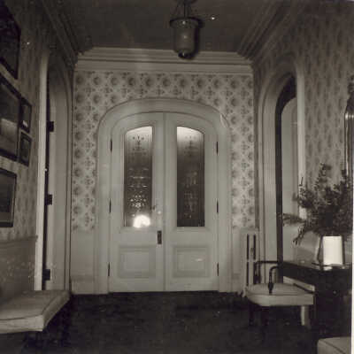 Quinlan "The Evergreens" foyer