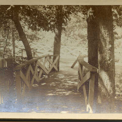 Unidentifed foot bridge