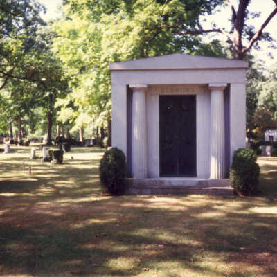 Lake Forest Cemetery