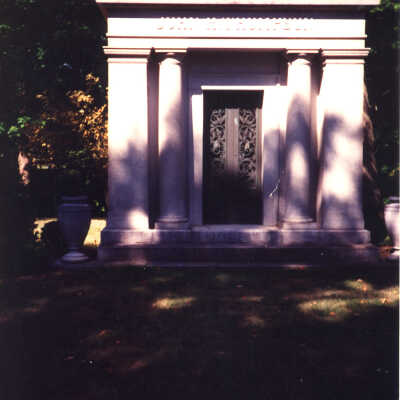 Lake Forest Cemetery