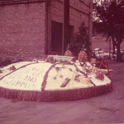 Lake Forest Day parade float