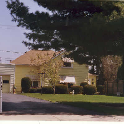 835 Oakwood