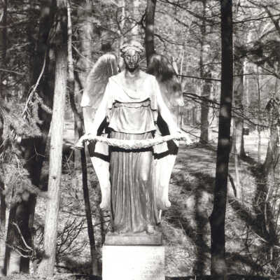 Lake Forest Cemetery