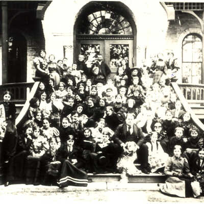 Students on steps of Ferry Hall