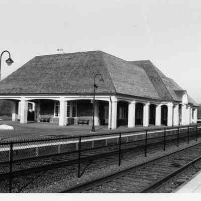 Lake Forest Train Station (Milwaukee, 2)