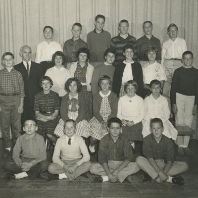 Everett and Deerpath School class photograph