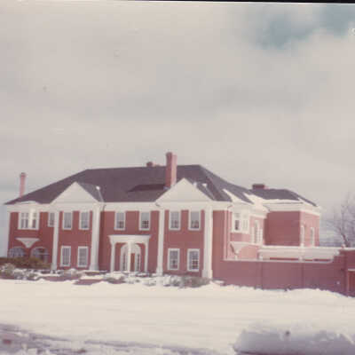 123 S Stonegate Rd.