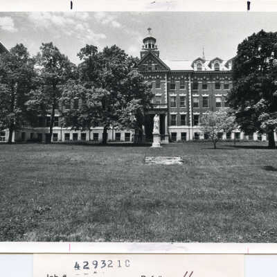 Barat College