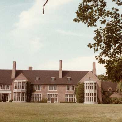 900 Armour Dr.