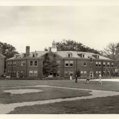 Lake Bluff Children's Home Lawn