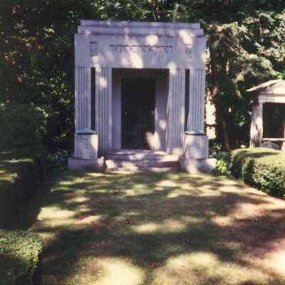 Lake Forest Cemetery