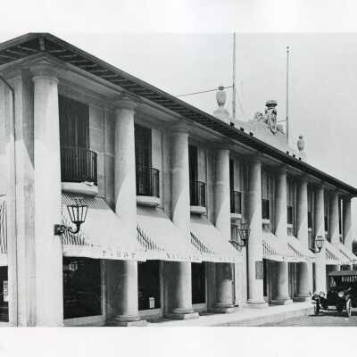 First National Bank of Lake Forest