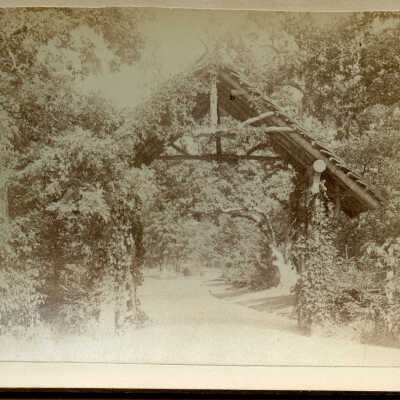 Entrance gate