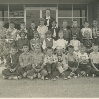 Everett and Deerpath School class photograph