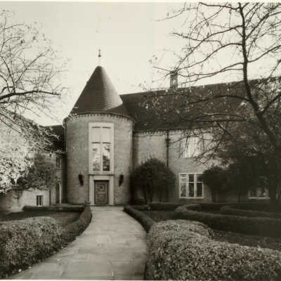 1 Moffett Road