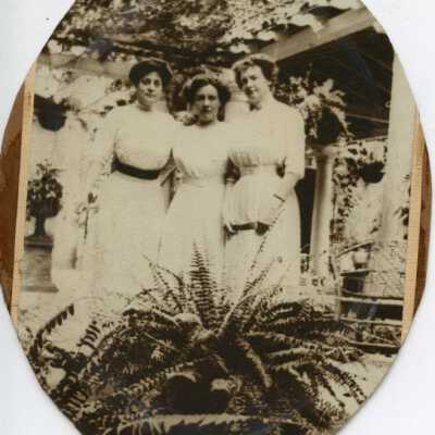 Copyright: Lake Forest Lake Bluff Historical Society; Origformat: Artifact