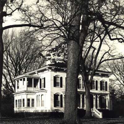 Devillo R. Holt home "The Homestead"