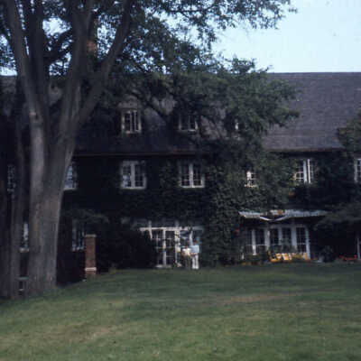 910 North Green Bay Road
