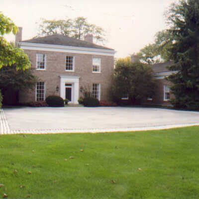 William and Sally Searle Residence